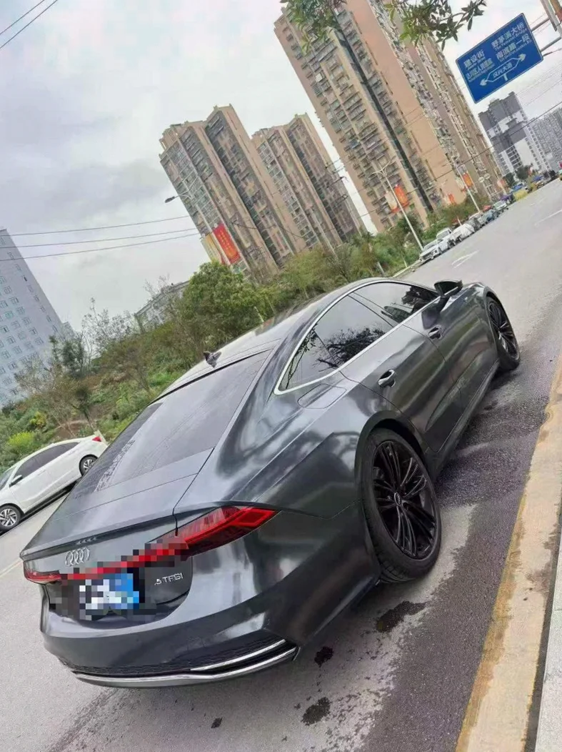 奥迪A7L 内饰后排