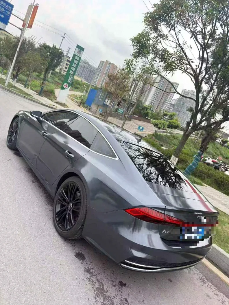 奥迪A7L 内饰前排