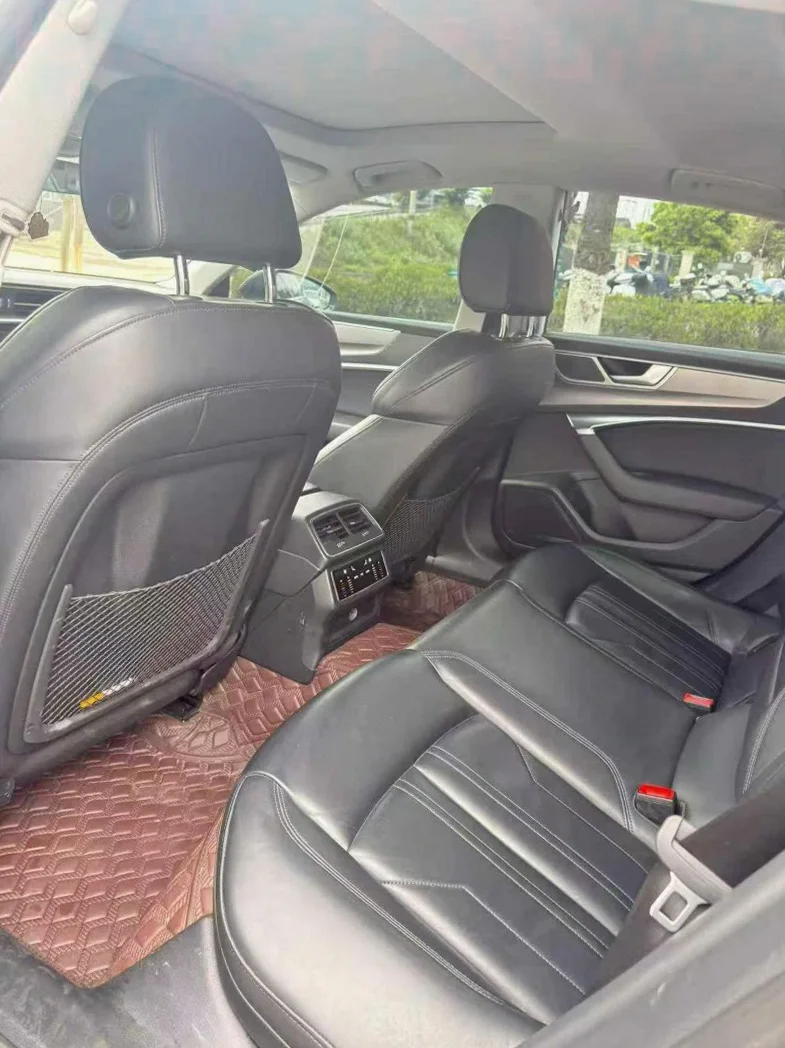 奥迪A7L 后面外观一