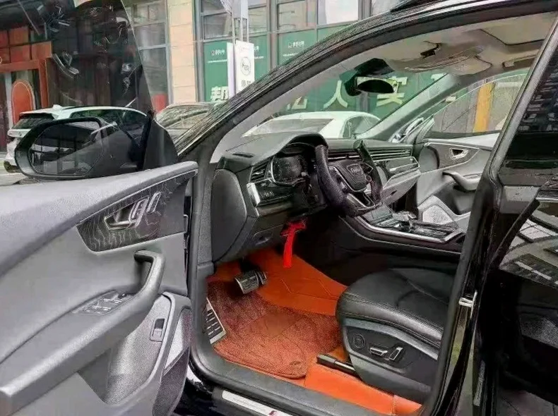 奥迪Q8 后面外观一