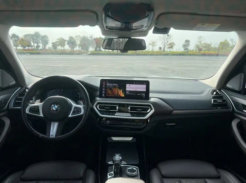 宝马X3 后面外观三