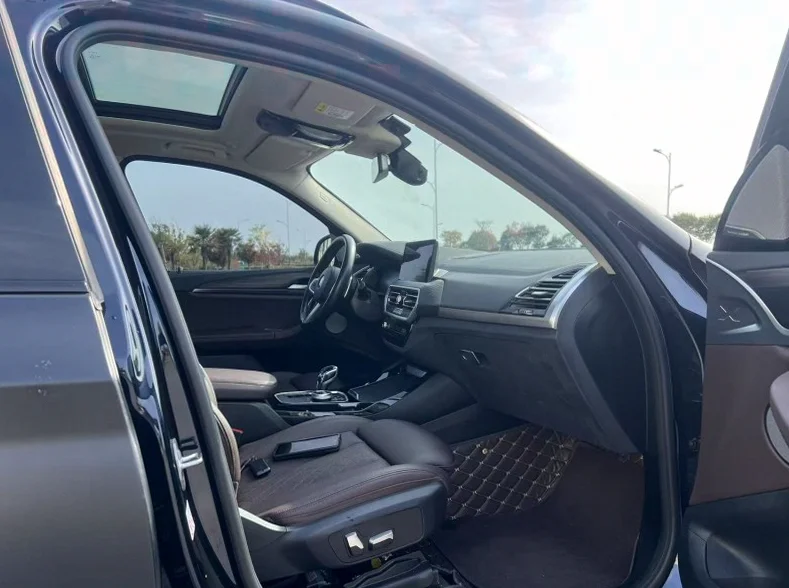 宝马X3 正面外观三