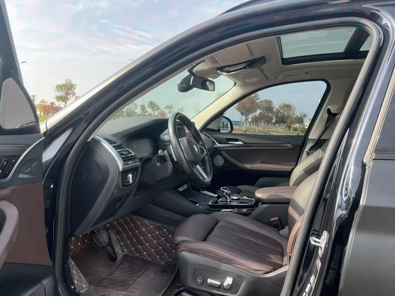 宝马X3 后面外观二