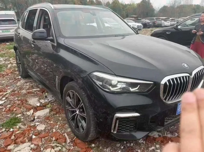 宝马X5 正面外观三