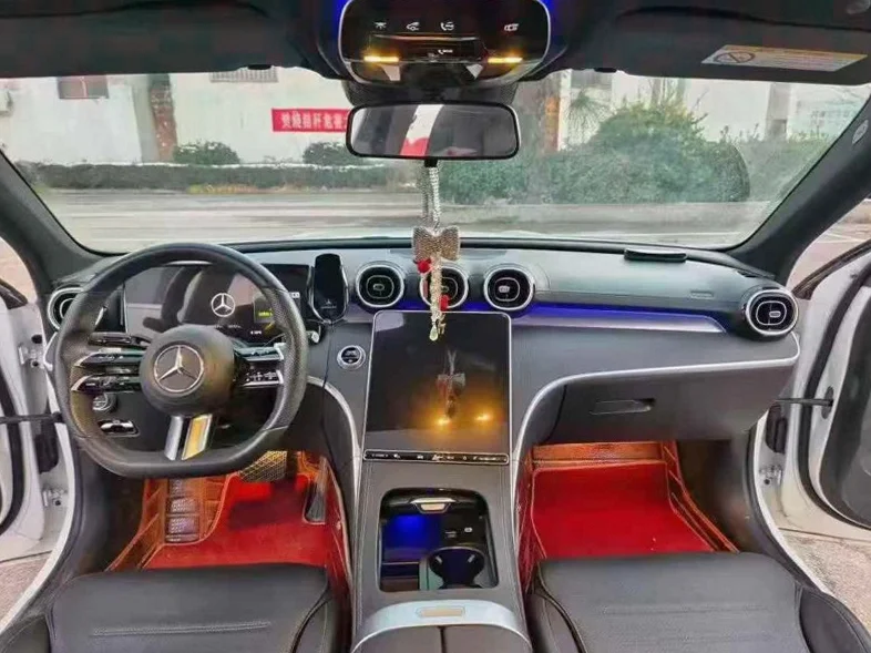 奔驰C 后面外观一