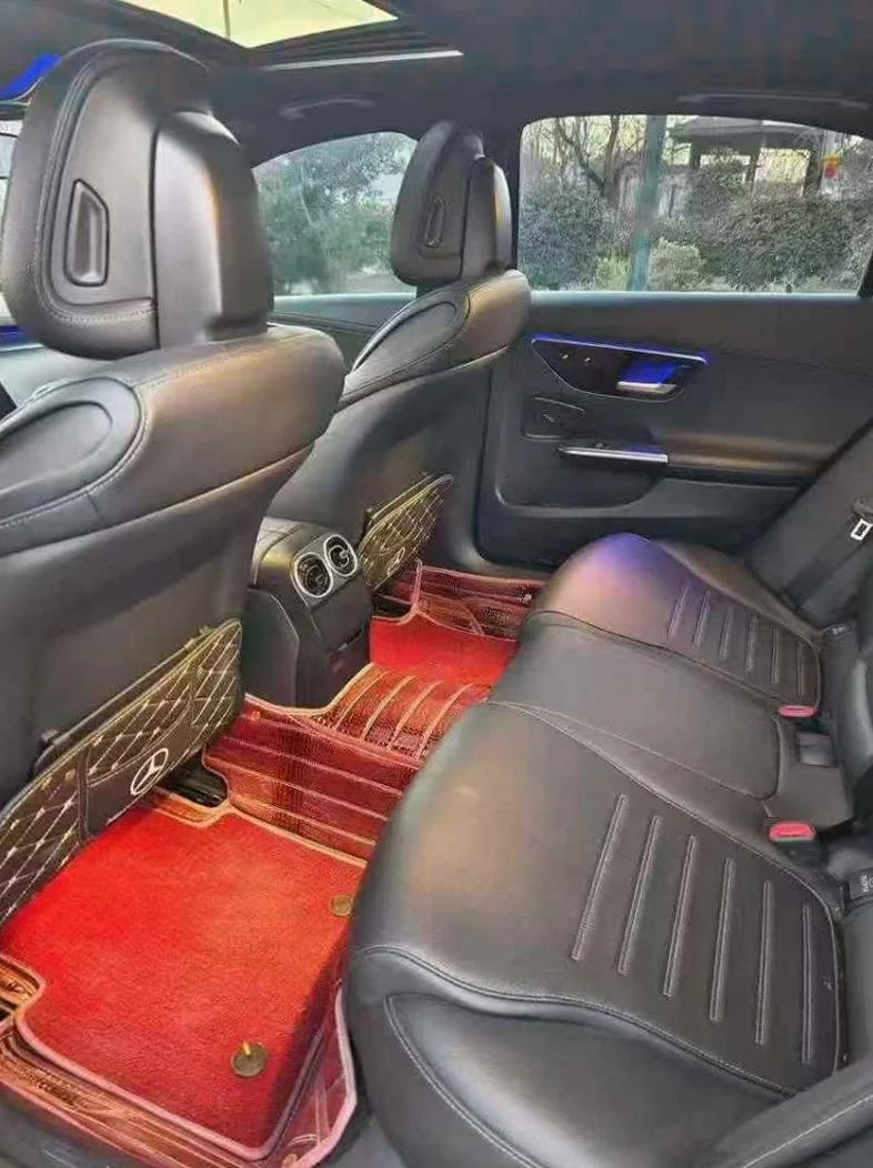 奔驰C 后面外观二