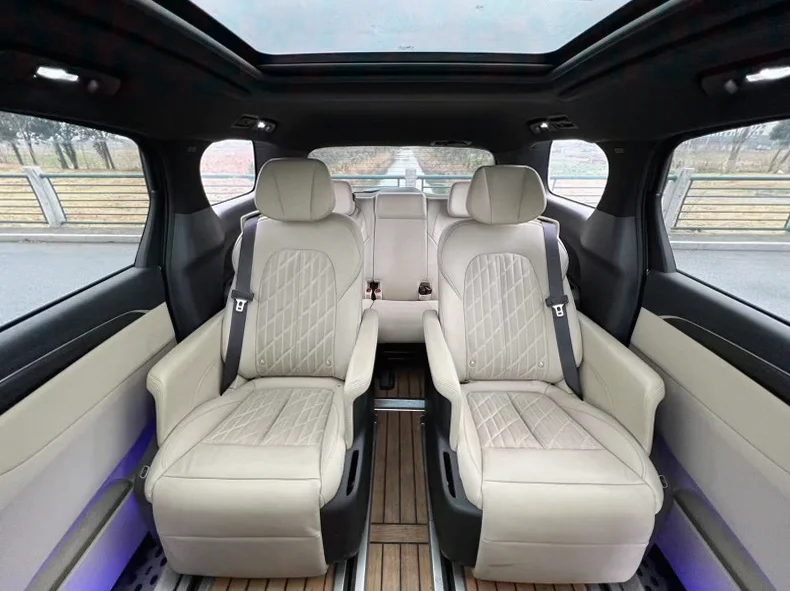 别克GL8 后面外观二