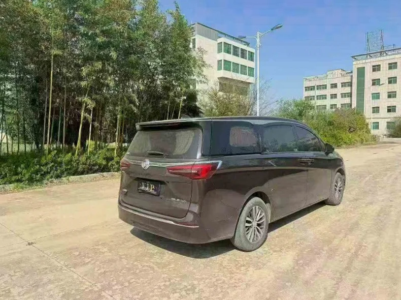 别克GL8 内饰前排