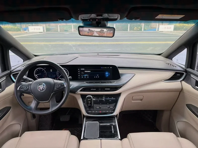 别克GL8 后面外观一