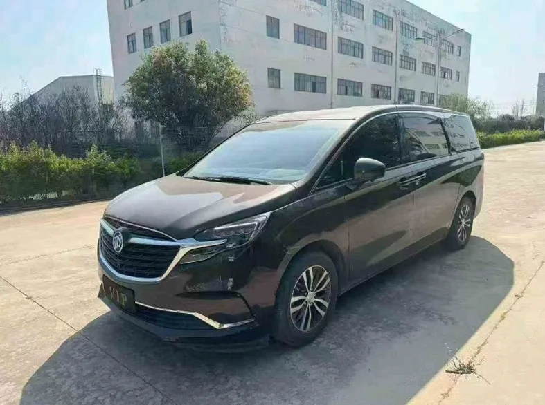 别克GL8 正面外观二