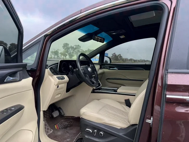 别克GL8 内饰后排