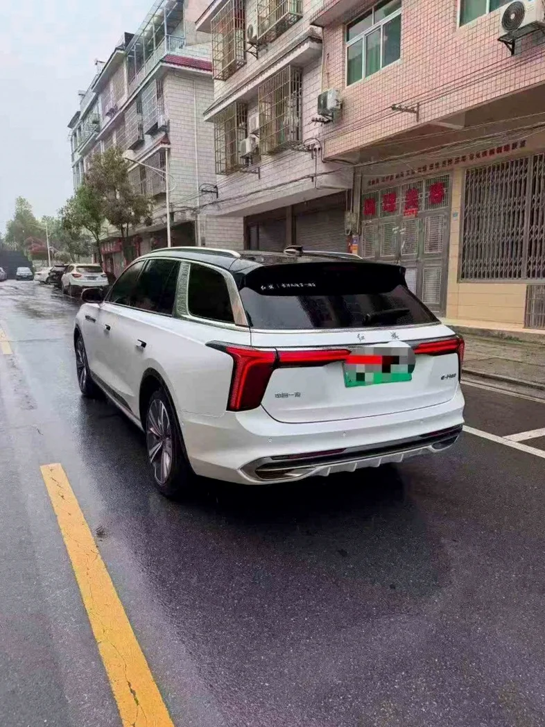 红旗HS9 驾驶室