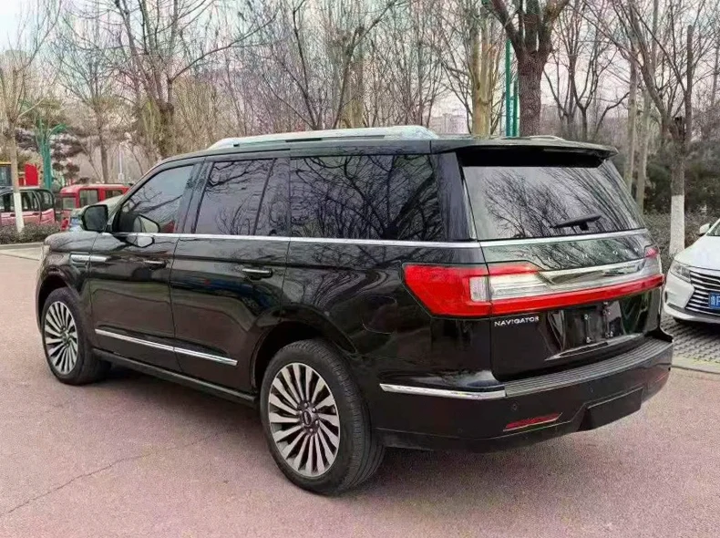 林肯领航员 驾驶室