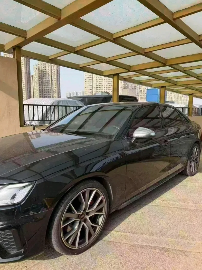 奥迪S4 正面外观二