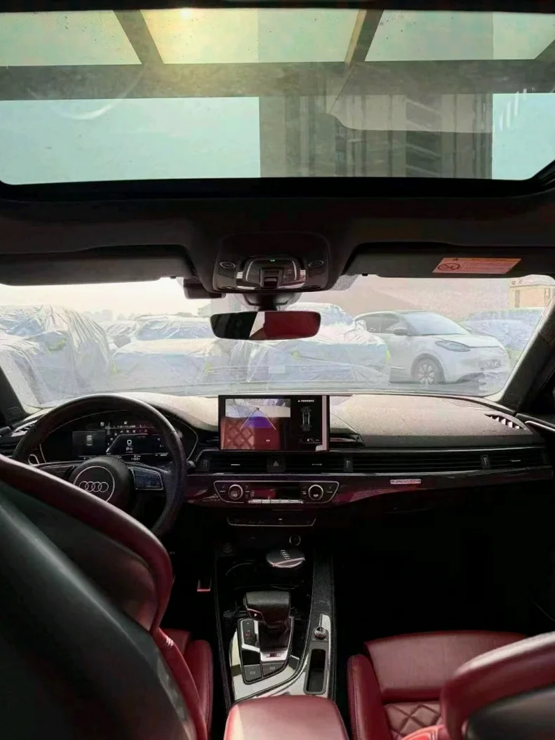 奥迪S4 内饰后排