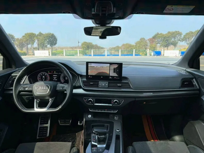 奥迪Q5 内饰前排