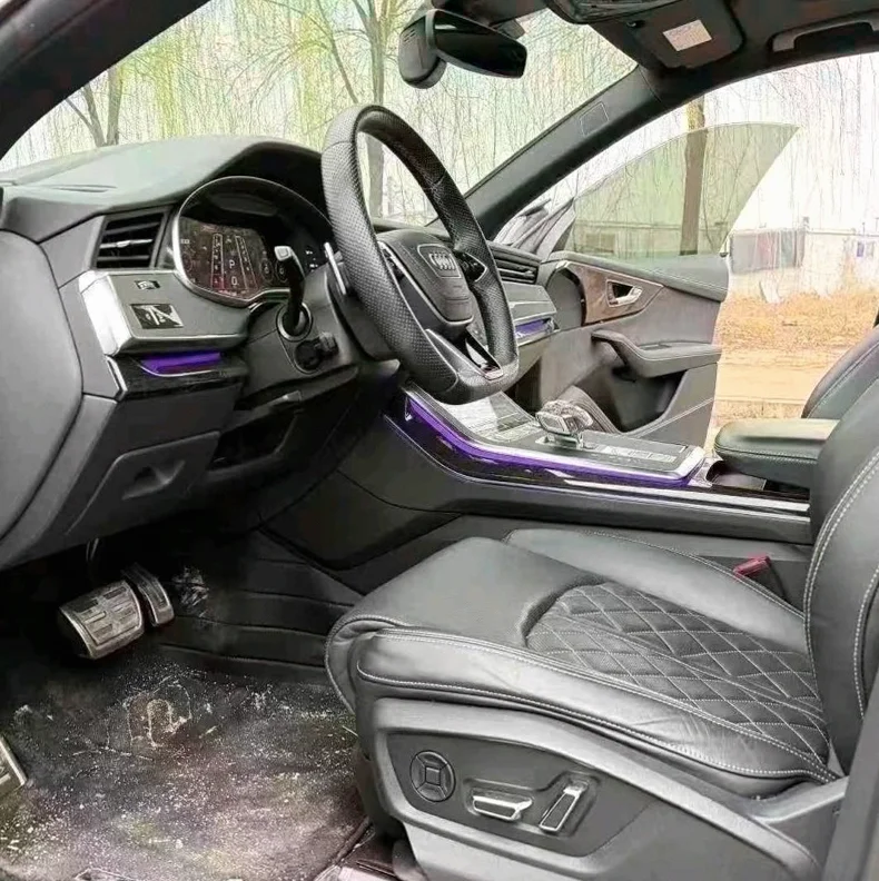 奥迪Q8 内饰前排