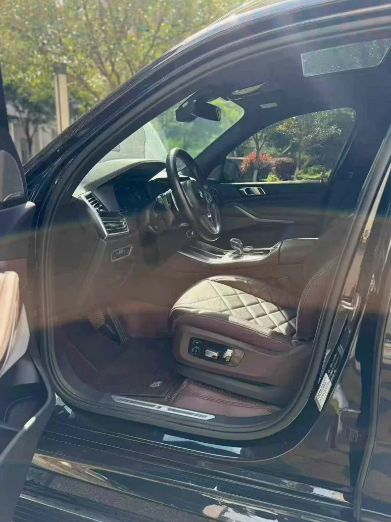 宝马X5 后面外观一