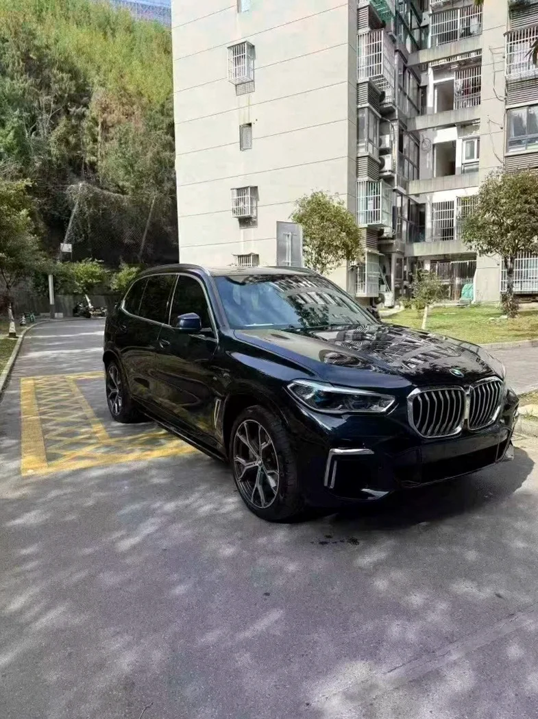 宝马X5 正面外观二