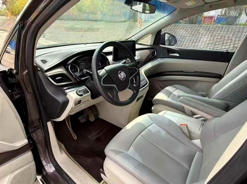 别克GL8 后面外观二