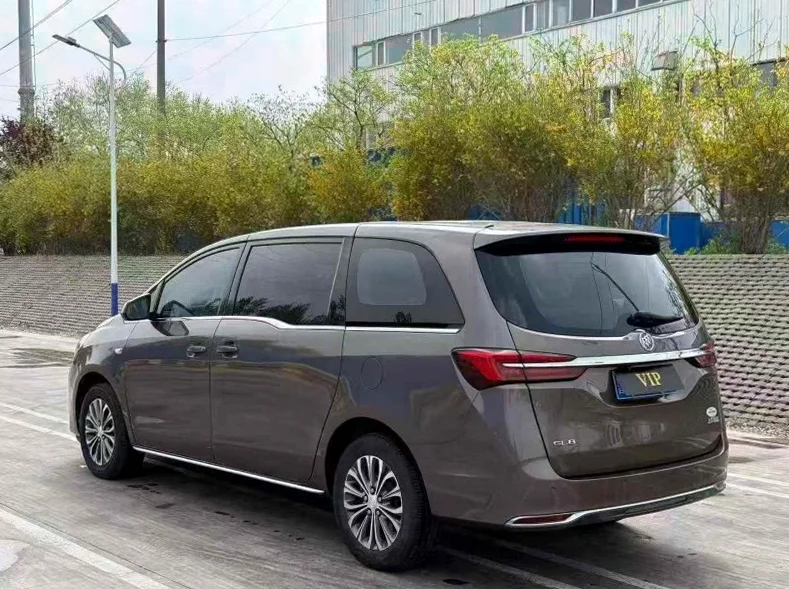 别克GL8 内饰前排