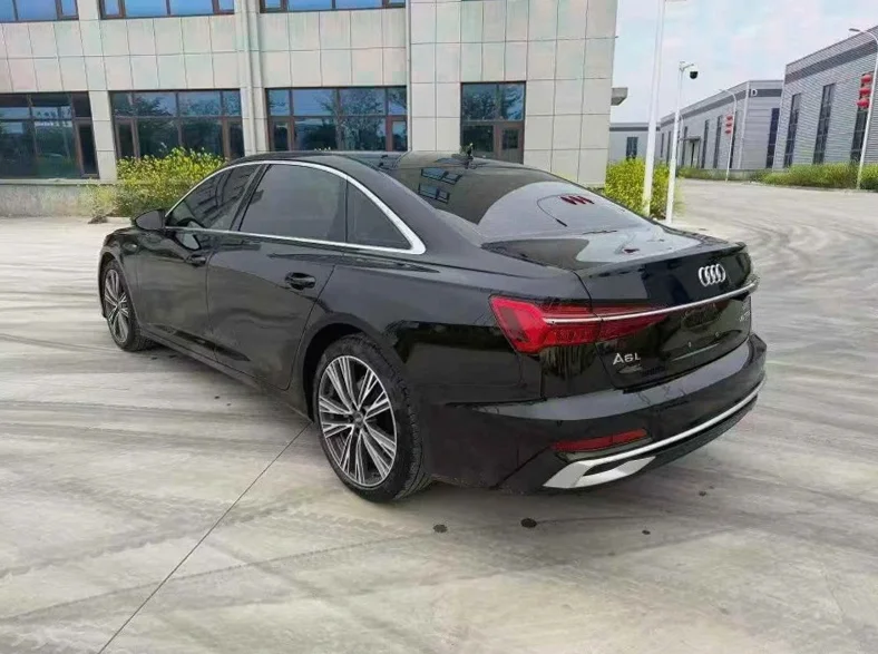 奥迪A6L 内饰前排