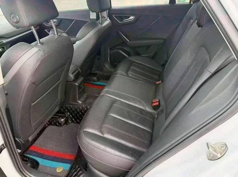 奥迪Q2 内饰前排