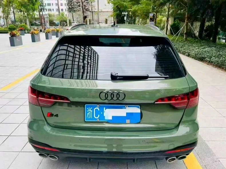 奥迪S4 内饰后排