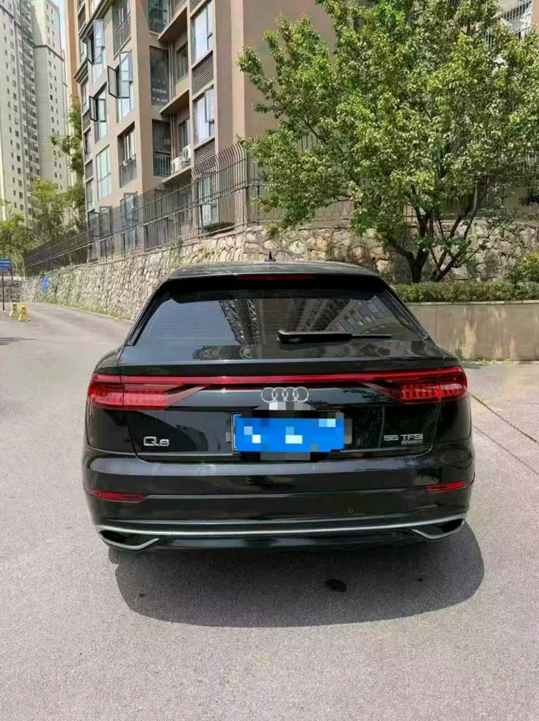 奥迪Q8 后面外观三