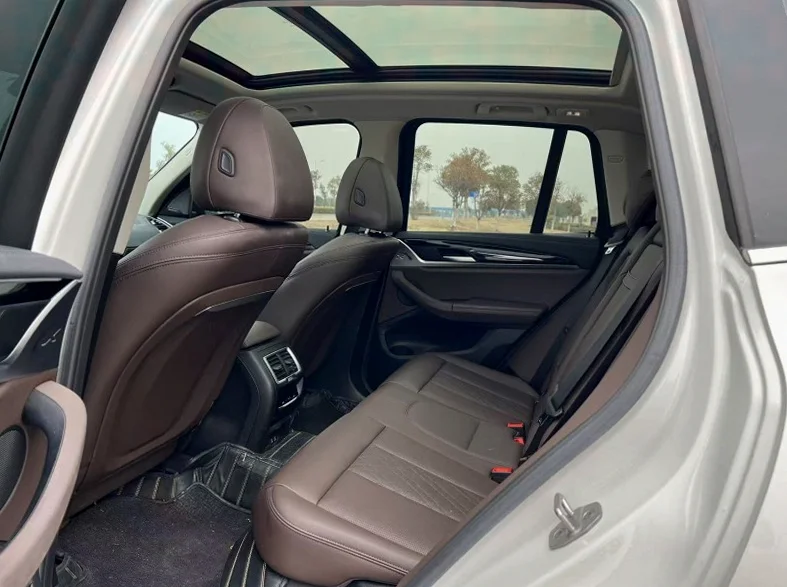 宝马IX 后面外观二