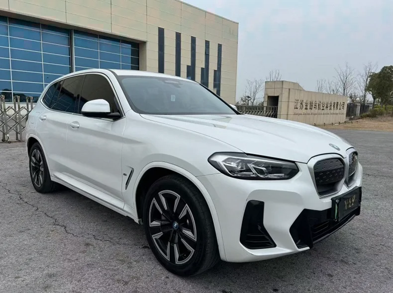 宝马IX 正面外观二
