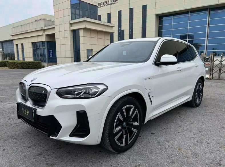 宝马IX 正面外观三