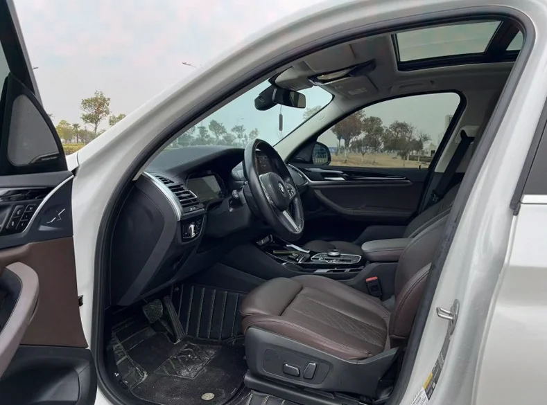 宝马IX 后面外观一