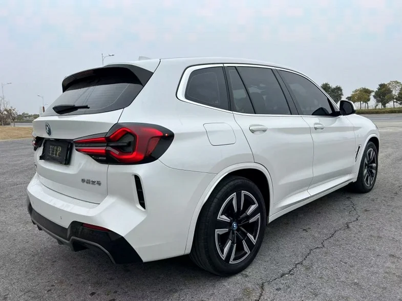 宝马IX 内饰后排