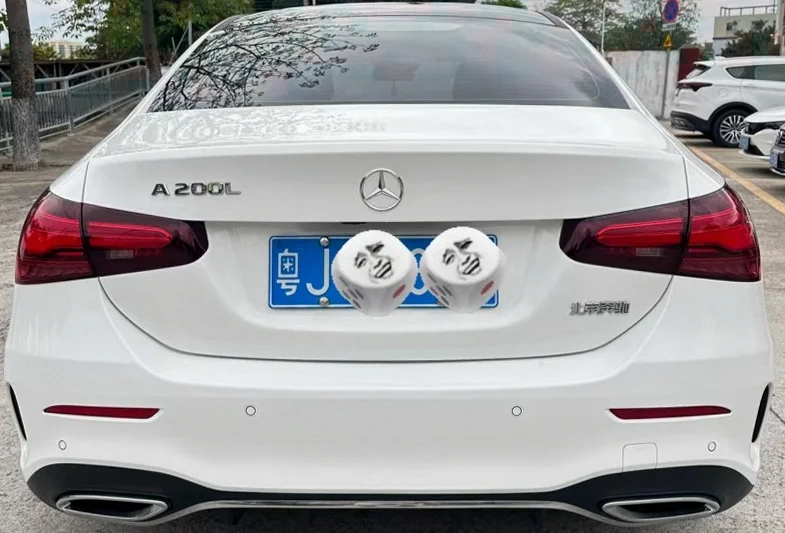 奔驰A 后面外观一