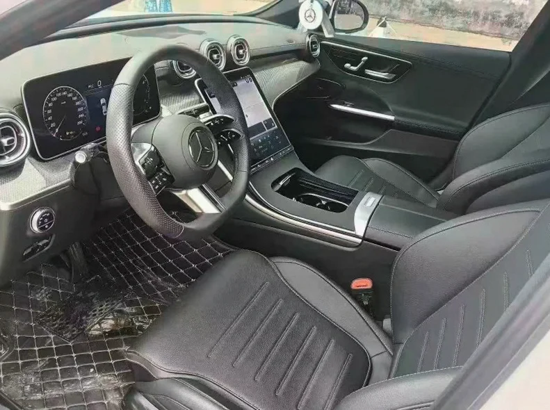 奔驰C 后面外观一