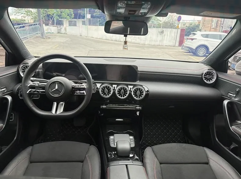 奔驰A 后面外观三