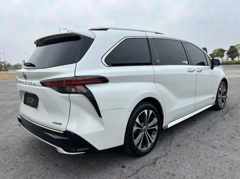 丰田格瑞维亚 内饰后排