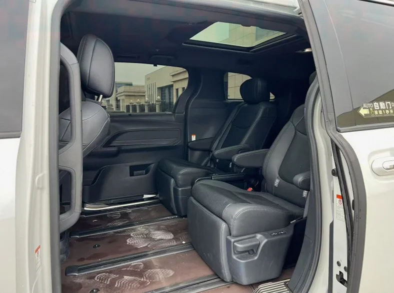 丰田格瑞维亚 后面外观二