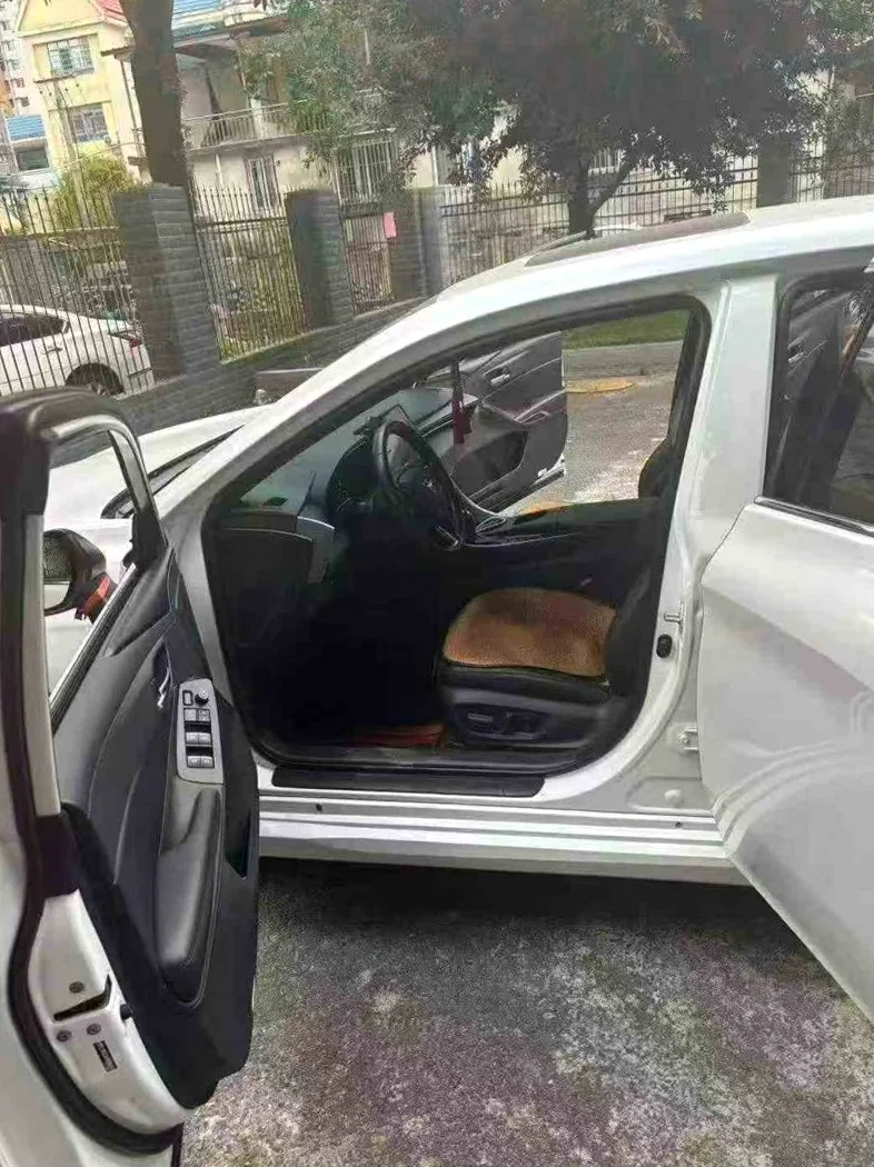 丰田亚洲龙 内饰前排