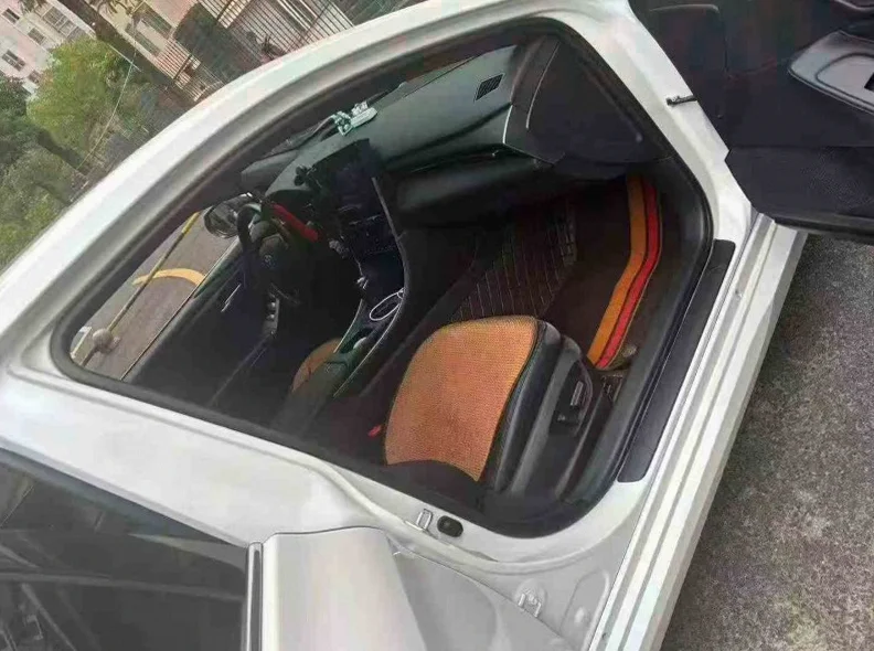 丰田亚洲龙 后面外观一