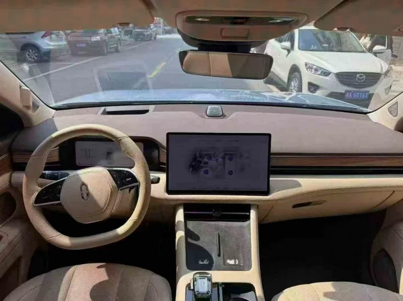 华为智选问界 后面外观二