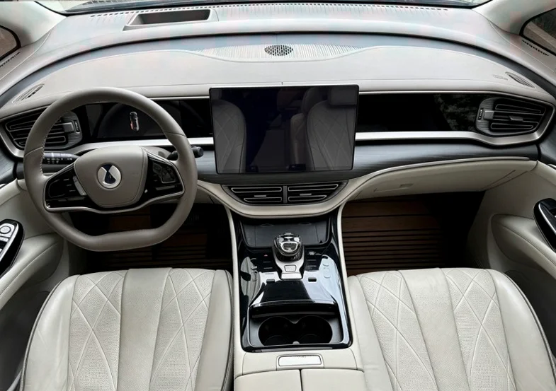 腾势D9 内饰后排