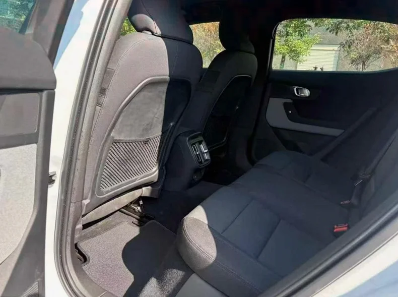 沃尔沃极星 后面外观一