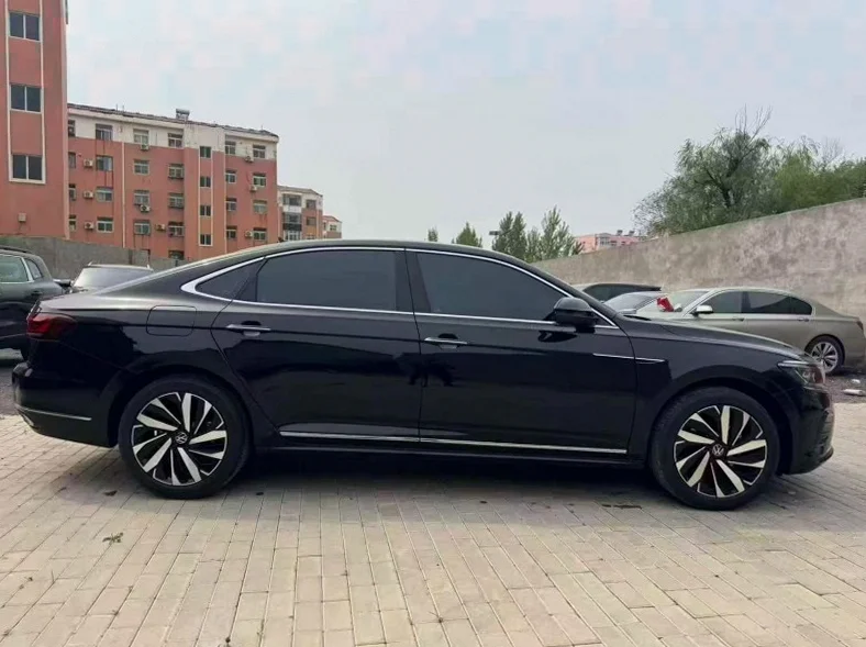 大众帕萨特 内饰后排