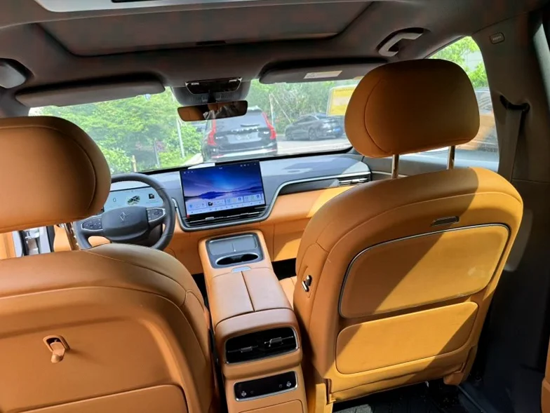 东风奕派 内饰前排