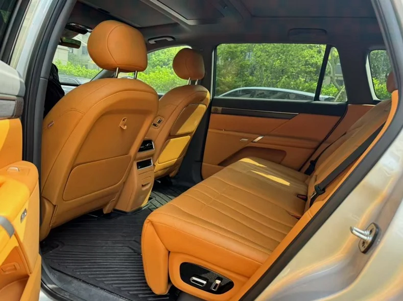 东风奕派 内饰后排