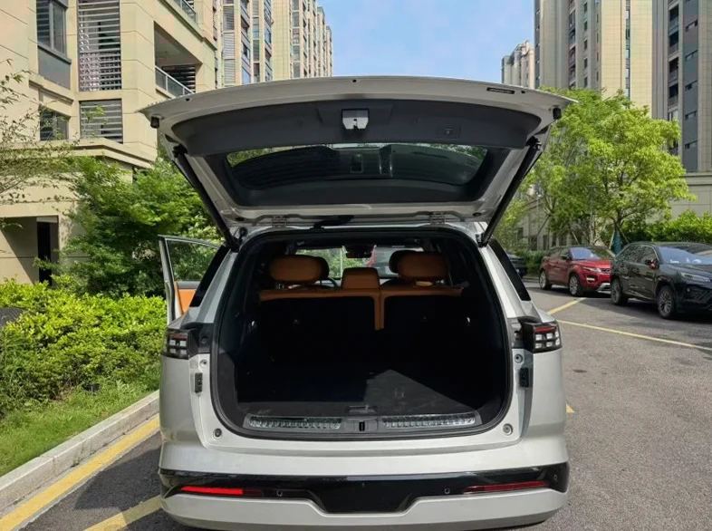 东风奕派 后面外观一