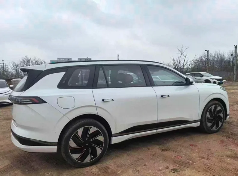 东风奕派 内饰前排