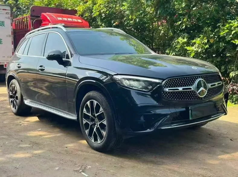 奔驰GLC 正面外观二